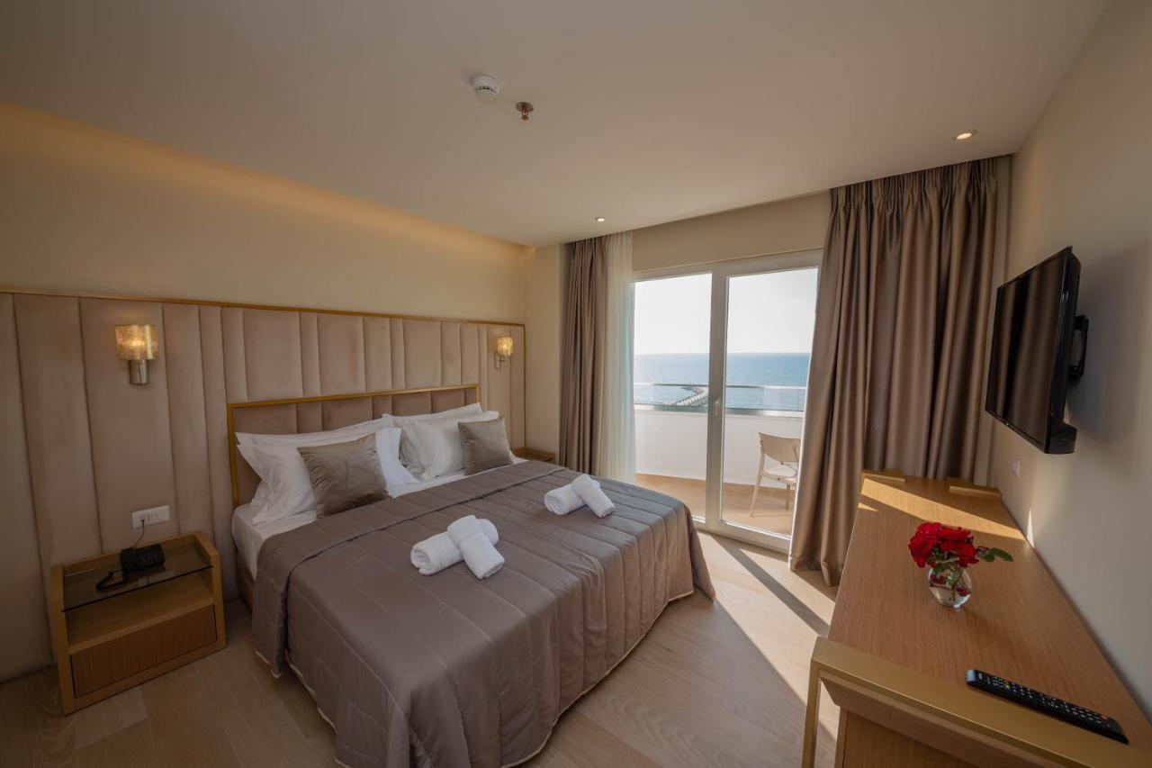 Merar Hotel Golem  Kültér fotó