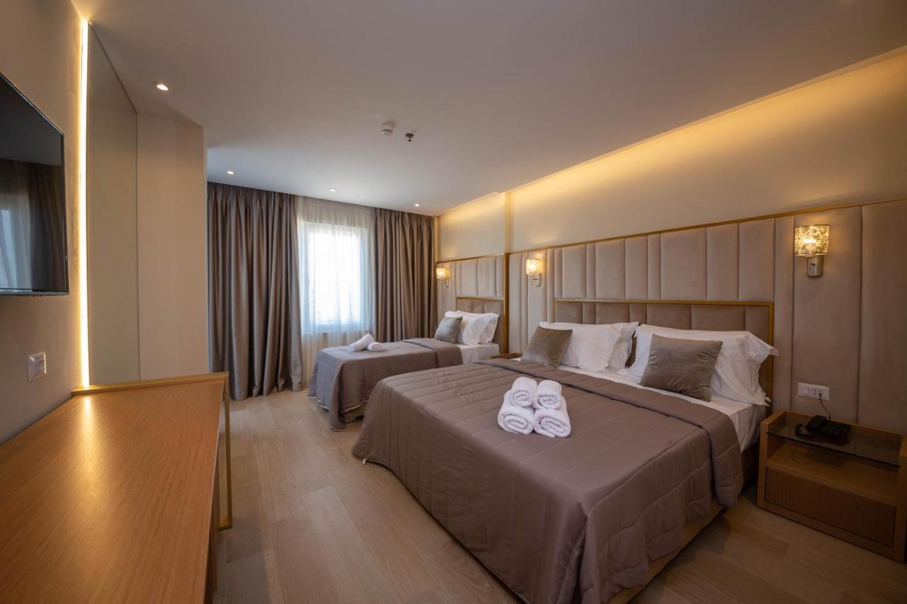 Merar Hotel Golem  Kültér fotó