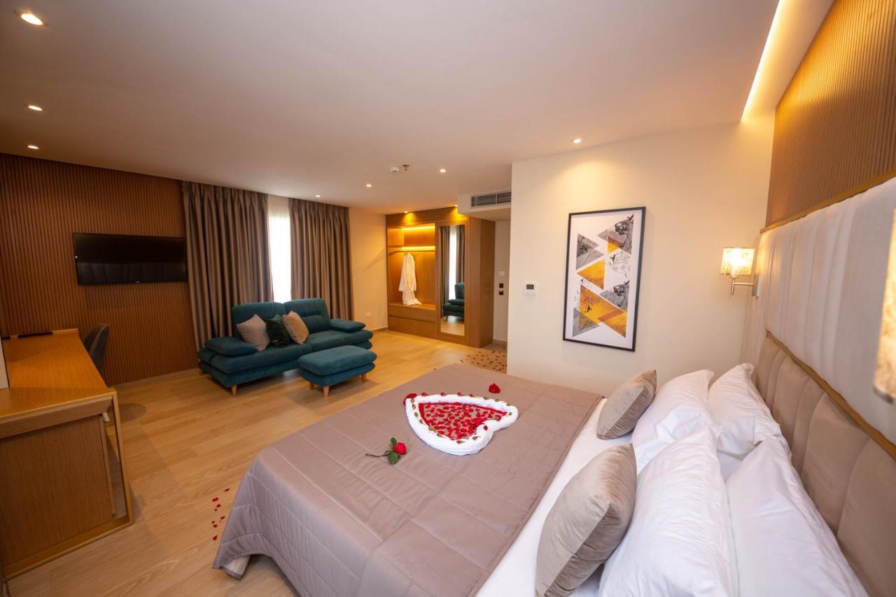 Merar Hotel Golem  Kültér fotó