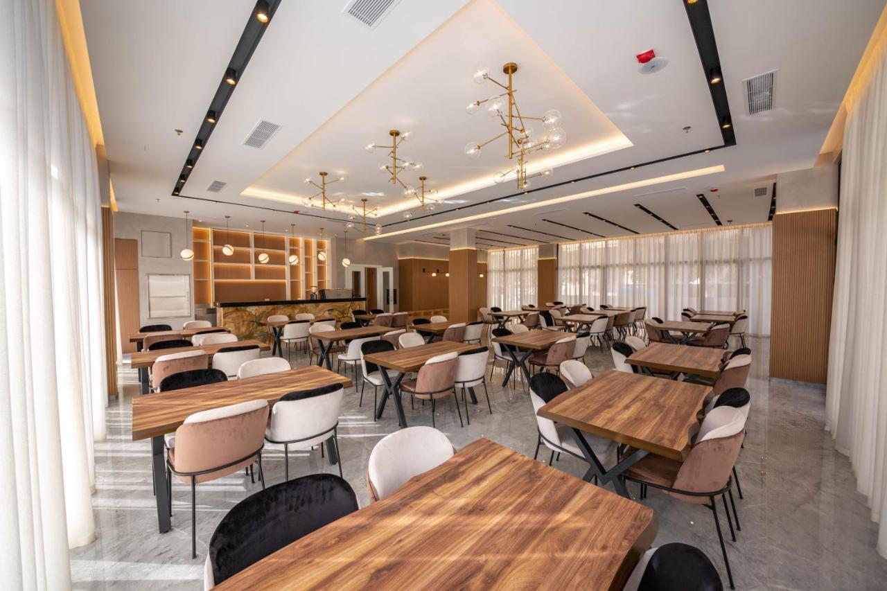 Merar Hotel Golem  Kültér fotó