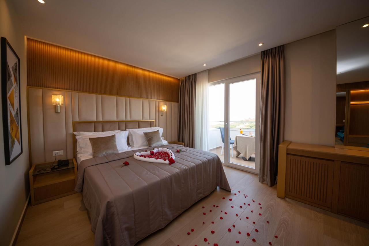 Merar Hotel Golem  Kültér fotó