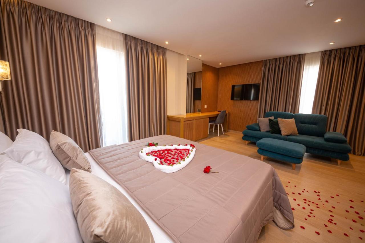 Merar Hotel Golem  Kültér fotó
