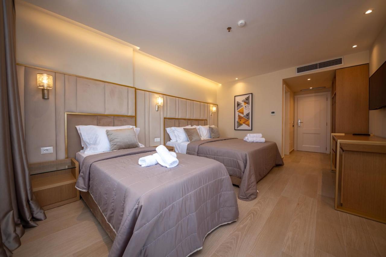 Merar Hotel Golem  Kültér fotó